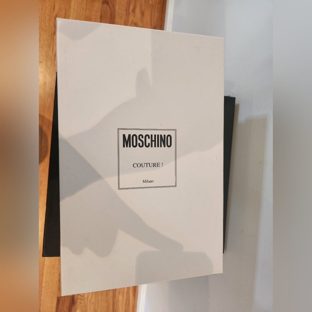 Moschino pump